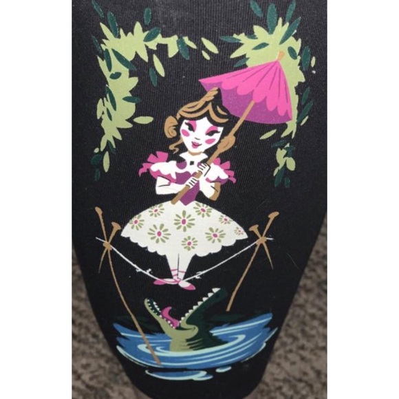 ๐ Disney Haunted Mansion Umbrella Girl Black Crop Legging 3 3X 22 24 NWT Torrid - Picture 5 of 6